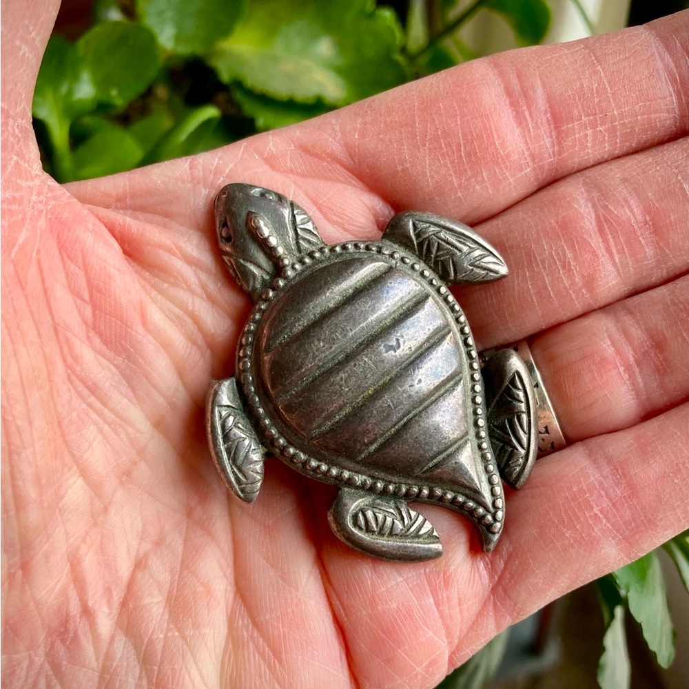 🐢VTG Pewter color Turtle Brooch